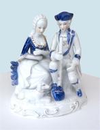 Couple en porcelaine victorienne bleue et blanche 19 cm, Antiquités & Art, Enlèvement ou Envoi