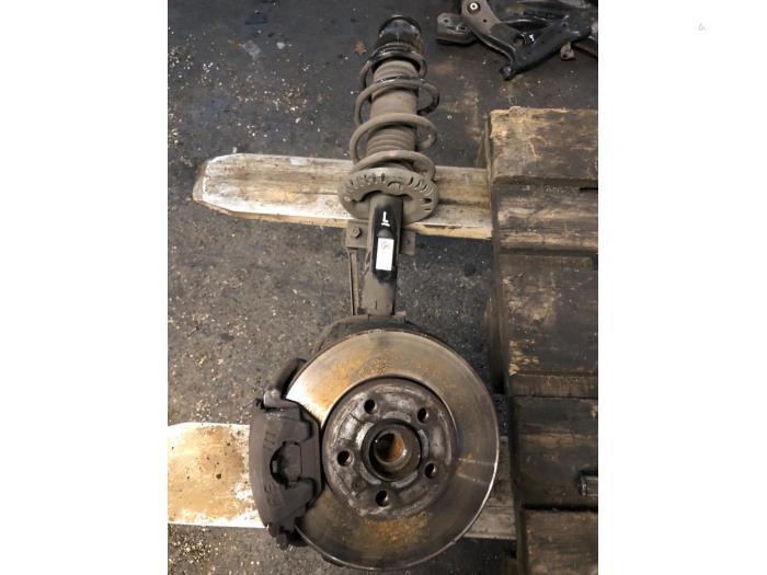 Schokdemperpoot links-voor van een Volkswagen Polo, Auto-onderdelen, Ophanging en Onderstel, Volkswagen, Gebruikt, 3 maanden garantie