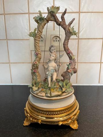 Zeer fijn Capodimonte Carpie beeldje, 28 cm hoog beschikbaar voor biedingen