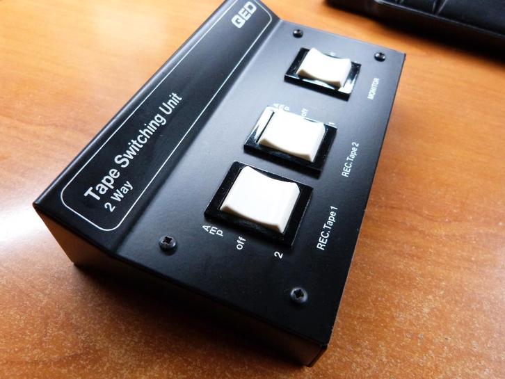 QED Tape Switch 2 way TSU2P Old Tube extension, Audio, Tv en Foto, Radio's, Zo goed als nieuw, Overige typen, Ophalen