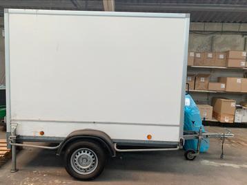 Gesloten trailer zeer goed achter Camper  beschikbaar voor biedingen