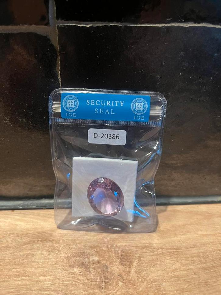 33,65 karaat Amethist ‘Rose Of France’, Handtassen en Accessoires, Edelstenen, Nieuw, Ophalen