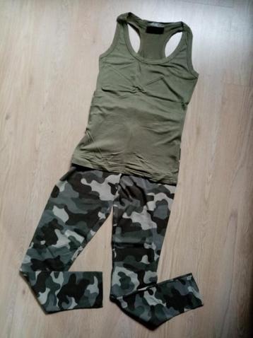 nieuw sportset , legging + topje,  maat S beschikbaar voor biedingen