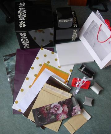 Verschillende geschenkverpakkingen beschikbaar voor biedingen