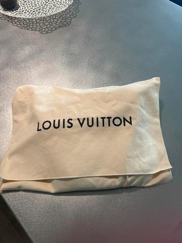 Louis Vutton, Enlèvement, Comme neuf
