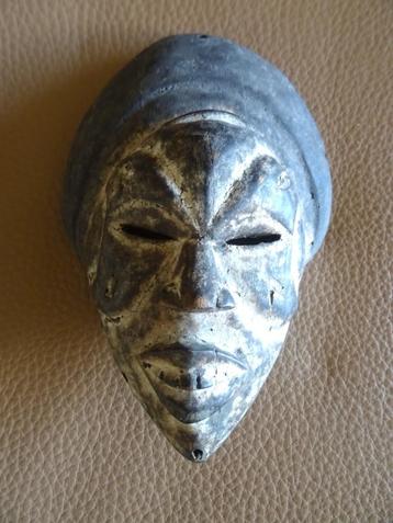 Oud masker, Belgisch Congo beschikbaar voor biedingen