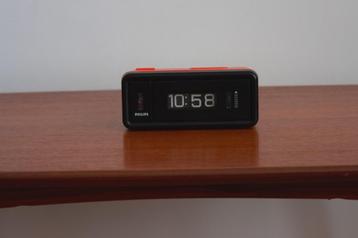 Philips rode/oranje retro flipklok, HR 5272, jaren 70 beschikbaar voor biedingen