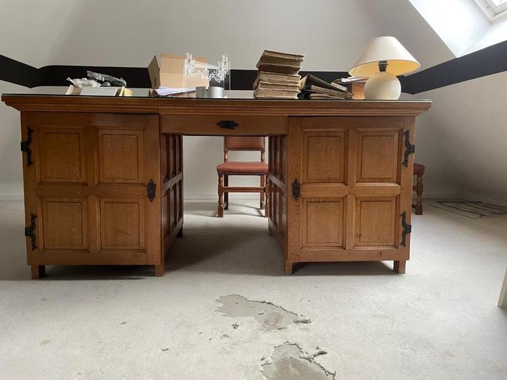 eikenhouten bureau met prachtige afwerkingen + glazen tafel, Huis en Inrichting, Bureaus, Zo goed als nieuw, Bureau, Ophalen