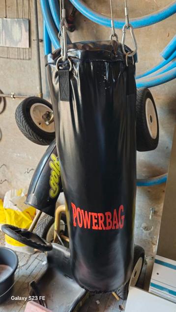 Professionele bokszak 80 kg met 2 paar handschoenen beschikbaar voor biedingen