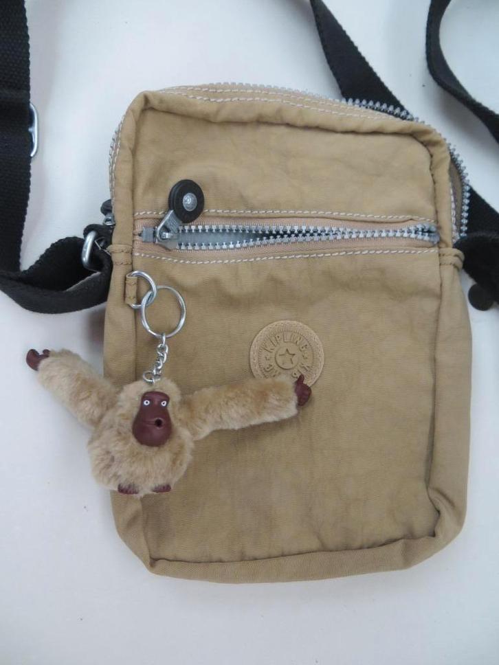 Kipling schoudertasje beige, Handtassen en Accessoires, Tassen | Damestassen, Zo goed als nieuw, Handtas, Beige, Ophalen of Verzenden