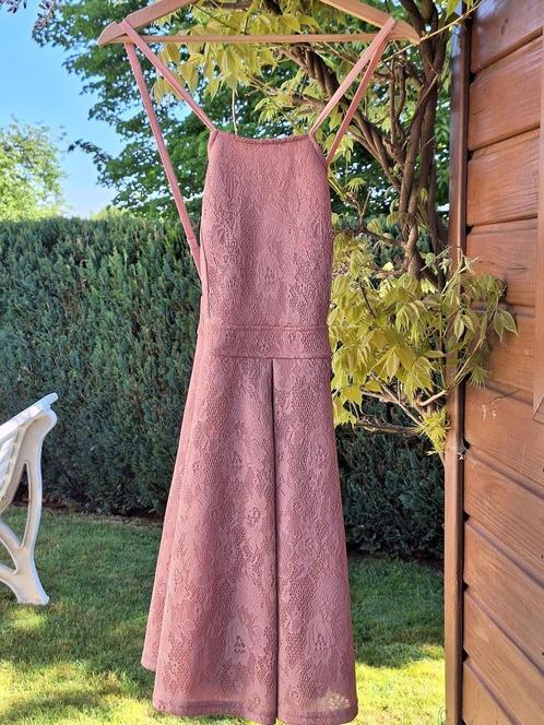 Elégante robe en dentelle courte TNFC London doublée T38, Kleding | Dames, Jurken, Zo goed als nieuw, Maat 38/40 (M), Roze, Ophalen of Verzenden