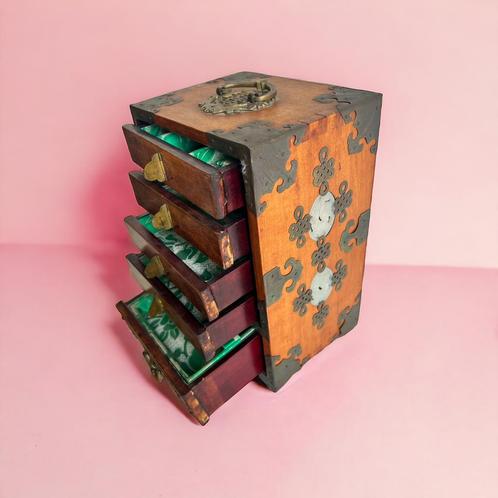 Boîte à bijoux chinoise/mini armoire à tiroirs vintage avec, Antiquités & Art, Curiosités & Brocante, Enlèvement ou Envoi