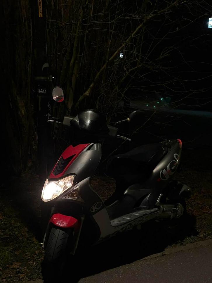 Kymco super 9 a klasse, Fietsen en Brommers, Scooters | Kymco, Benzine, Ophalen