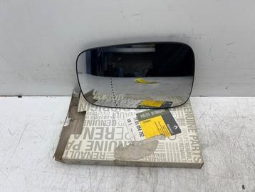 Spiegelglas links van een Renault Clio beschikbaar voor biedingen