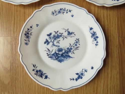 vintage arcopal 3 assiettes a dessert motifs fleuris kalinka, Huis en Inrichting, Keuken | Servies, Zo goed als nieuw, Bord(en)