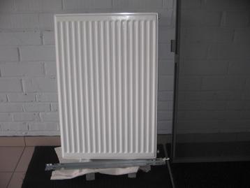 nieuwe radiator Stelrad type 22+ nieuwe ophangbeugels beschikbaar voor biedingen