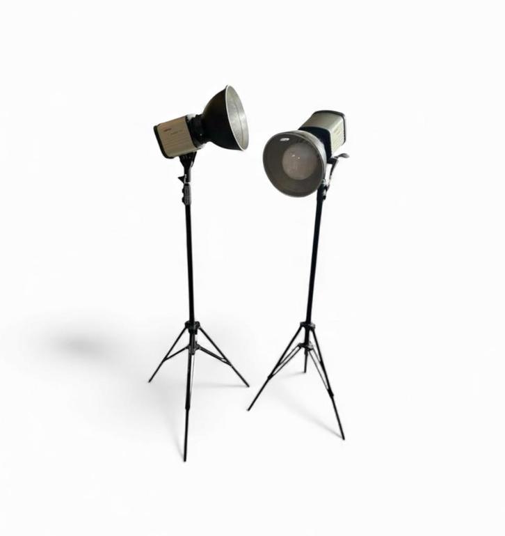 Lot de 2 spots studio WALIMEX, TV, Hi-fi & Vidéo, Photo | Studio photo & Accessoires, Comme neuf, Lampe ou Kit de flash, Enlèvement
