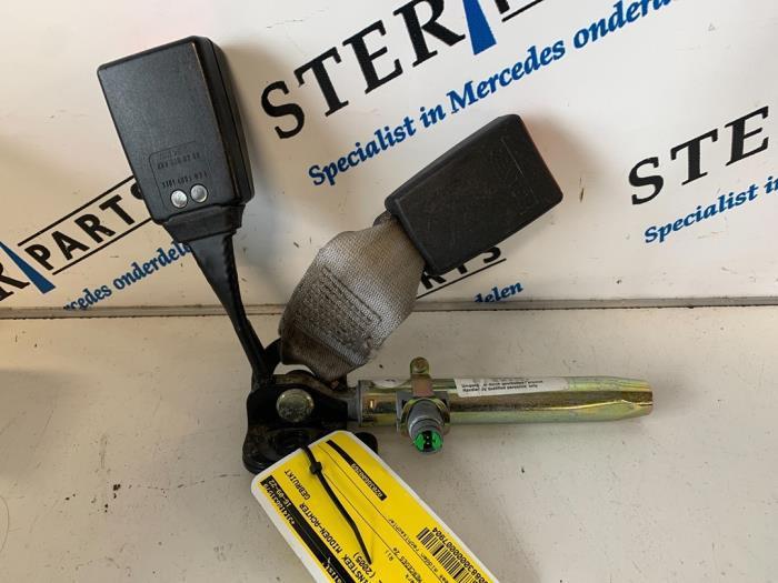 Veiligheidsgordel Insteek midden-achter van een Mercedes C-K, Auto-onderdelen, Interieur en Bekleding, Mercedes-Benz, Gebruikt