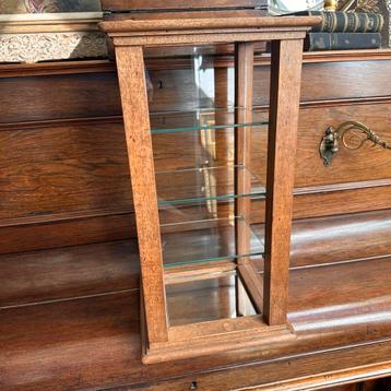 Vintage eiken vitrinekastje H 47 cm/ 5 kg /koperen houders beschikbaar voor biedingen