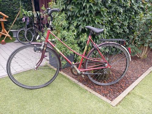 Dames fiets  bordeaux kleur, Fietsen en Brommers, Fietsen | Dames | Damesfietsen, Gebruikt, Gazelle, Versnellingen, Ophalen
