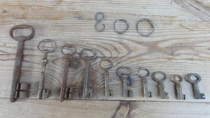 10 oude Franse sleutels, Antiek en Kunst, Curiosa en Brocante, Ophalen of Verzenden