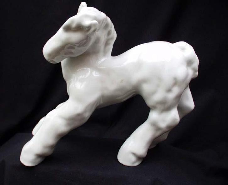 Cerabel - Baudour - Domien Ingels attr. - Poulain joueur., Antiquités & Art, Antiquités | Porcelaine, Enlèvement ou Envoi