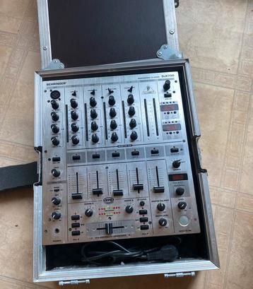 Behringer DJX700 DJ-mixer met draagtas beschikbaar voor biedingen