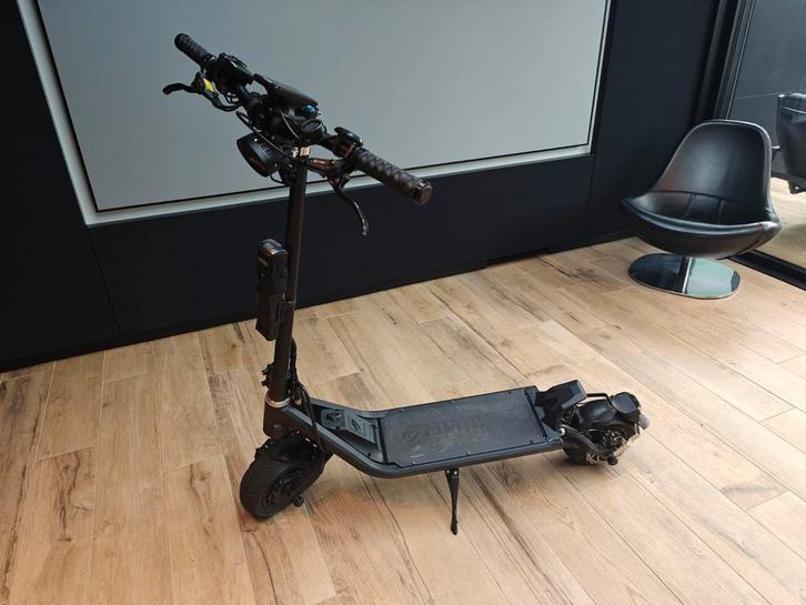 Nami klima 60V 25ah , nieuwstaat met maar 700 km ..., Fietsen en Brommers, Steps, Ophalen