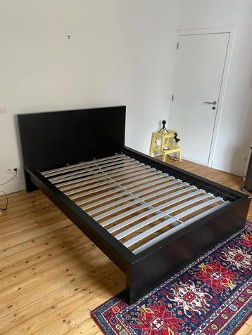 Lit MALM Noir 140x200cm + sommier beschikbaar voor biedingen