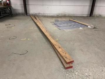 2 x Houten Balken 675cm te koop! beschikbaar voor biedingen