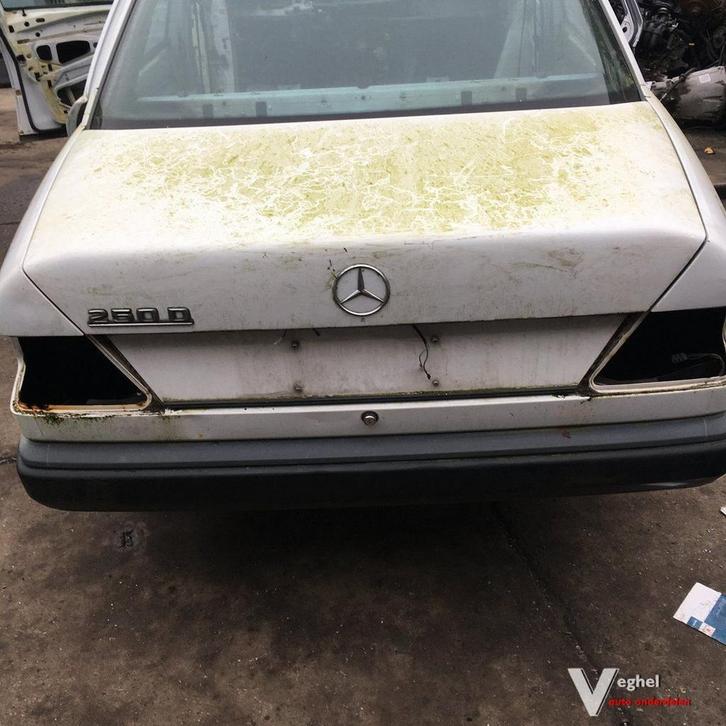 Mercedes W124 Sedan 1986 Achterbumper, Autos : Pièces & Accessoires, Carrosserie & Tôlerie, Pare-chocs, Arrière, Utilisé, Enlèvement