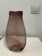 Ancien vase en verre coloré mauve, Enlèvement