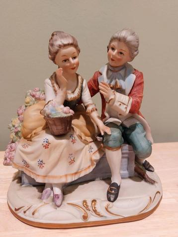 Porseleinen decoratie beeld beschikbaar voor biedingen