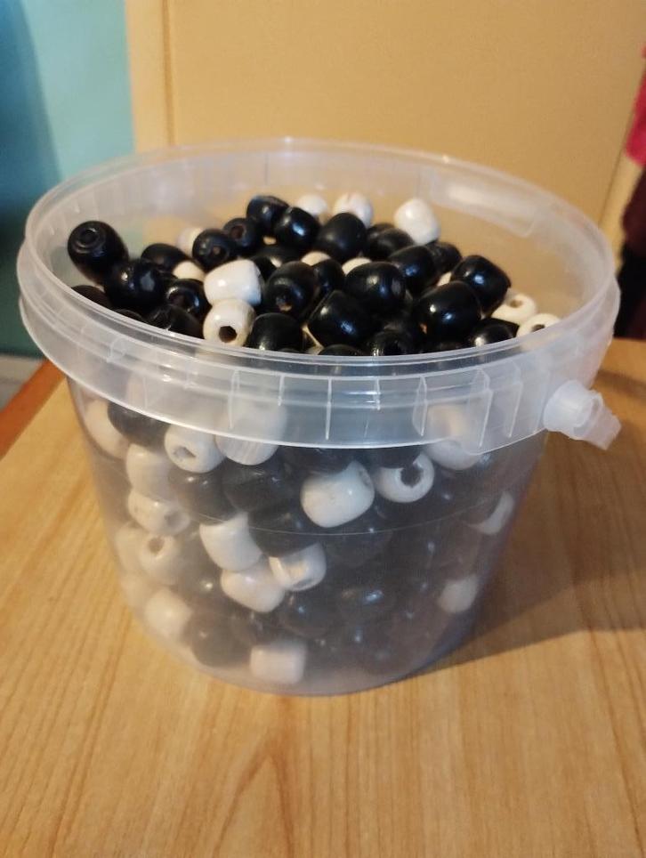 Kralen zwart-wit, Hobby en Vrije tijd, Kralen en Sieraden maken, Nieuw, Kraal, Ophalen of Verzenden