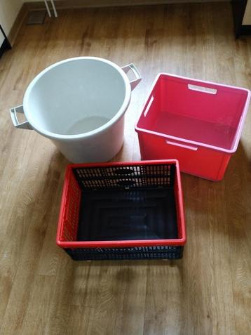 plastic bakken beschikbaar voor biedingen