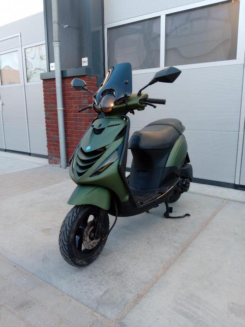 Piaggio Zip 4T Scooter Mat Huracan Groen FULL LED (B-klasse), Fietsen en Brommers, Fietsen | Crossfietsen en BMX, Zo goed als nieuw