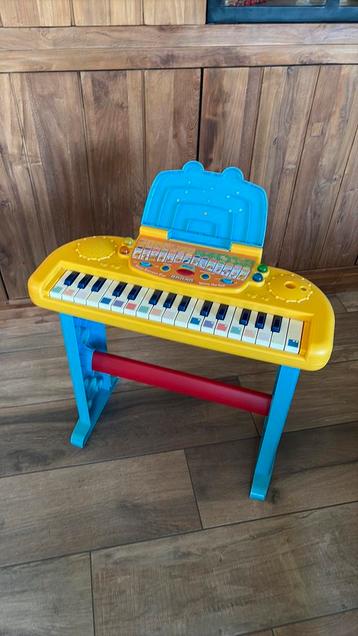 Kinder piano beschikbaar voor biedingen