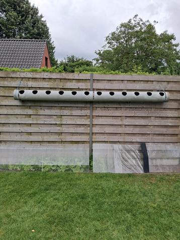 Aardbeien teeltbuis beschikbaar voor biedingen
