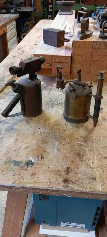 Oude schildersbranders beschikbaar voor biedingen