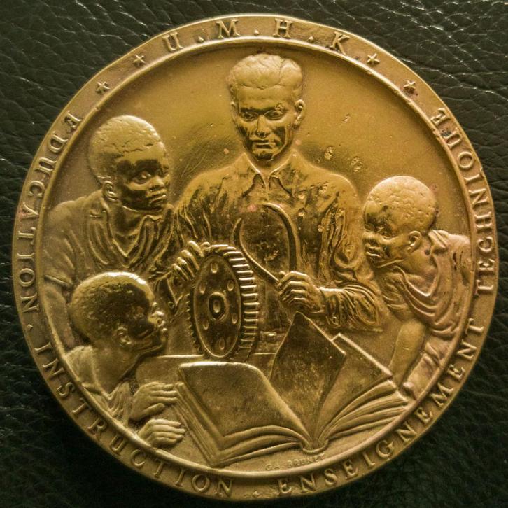 Plaquette en bronze 50 ans de l'Union Minière Haut-Katanga, Postzegels en Munten, Penningen en Medailles, Brons, Ophalen of Verzenden