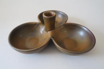 Plat mendiant en céramique des Ateliers d'Art de Maredsous beschikbaar voor biedingen