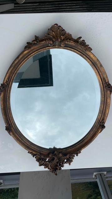 Decoratieve spiegel beschikbaar voor biedingen