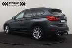BMW X1 16d sDrive ADVANTAGE BUSINESS - NAVI - LEDER  - TR, Auto's, Zwart, 3 cilinders, SUV of Terreinwagen, Zilver of Grijs