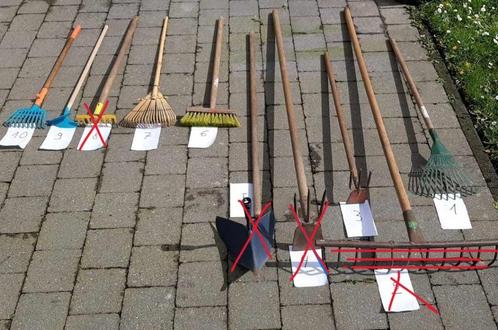 outils de jardinage adulte (enfant autre annonce)(3à12euros), Jardin & Terrasse, Outils à main, Utilisé, Balai, Enlèvement