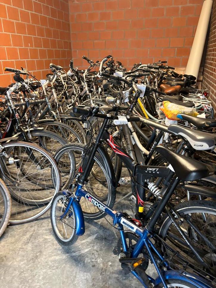 Lot weesfietsen (86 stuks), Fietsen en Brommers, Fietsen | Dames | Damesfietsen, Ophalen