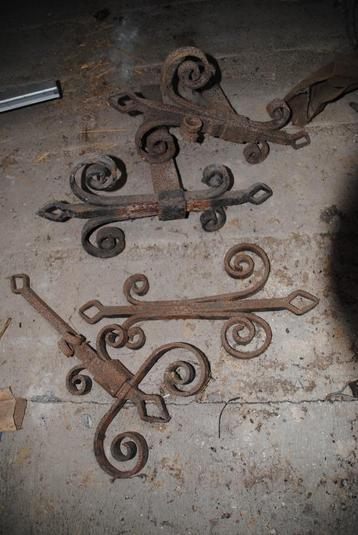 4 stokoude ankers beschikbaar voor biedingen