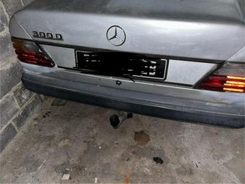 Pare-chocs arrière Mercedes W124 beschikbaar voor biedingen