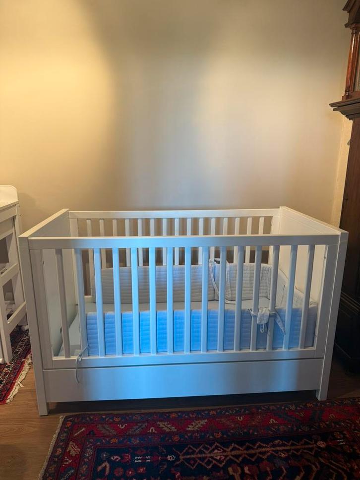 Babybed First -June, Kinderen en Baby's, Babywiegjes en Ledikanten, Zo goed als nieuw, Ophalen