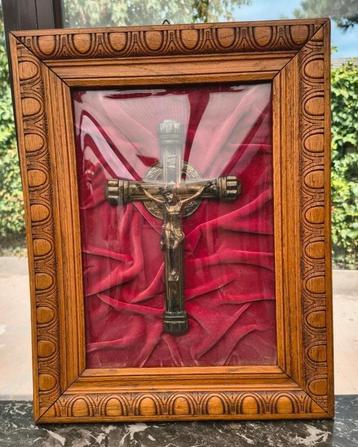 Koperen Bronzen Jezus Kruis In Kader Met Glas  beschikbaar voor biedingen