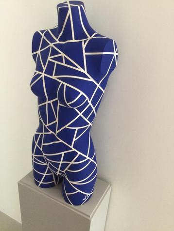 Lady in Blue Line modern art beschikbaar voor biedingen